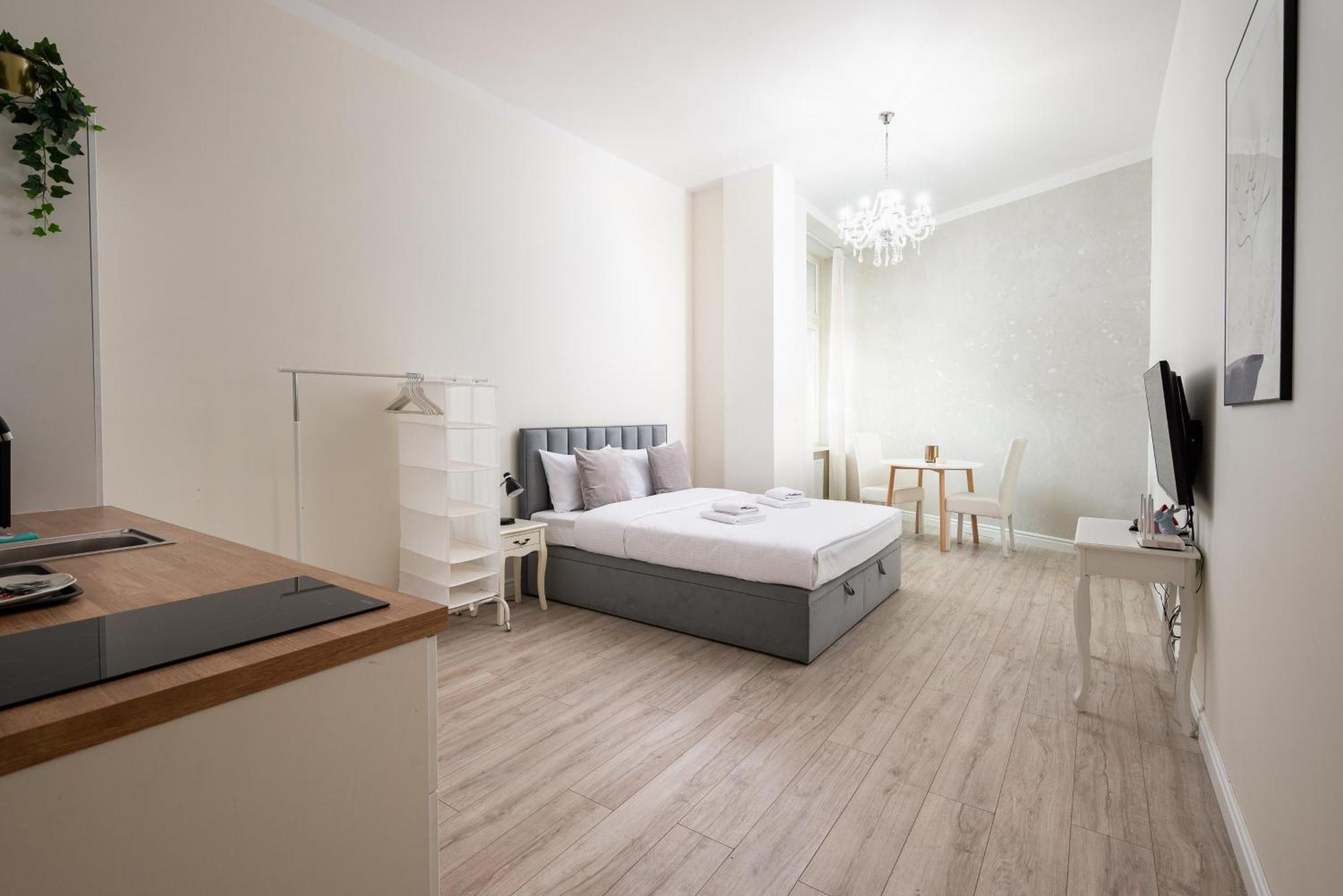 Metro Politechnika Comfy Studio * Warszawa